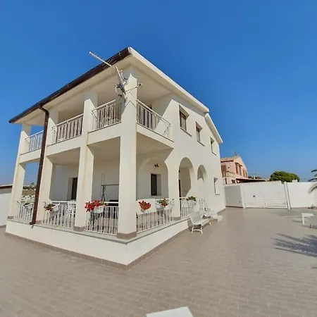 Zina, Terrazza Sul Mediterraneo. Holiday home Agrigento