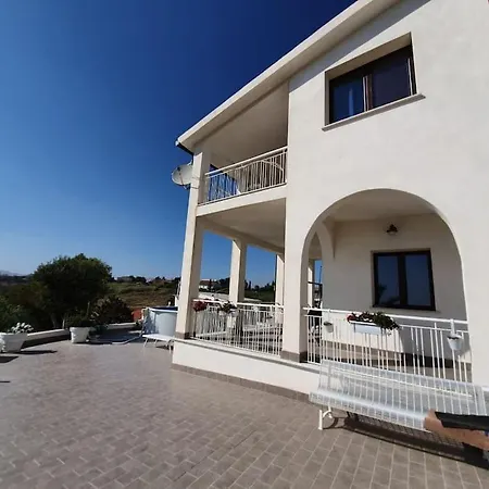 Zina, Terrazza Sul Mediterraneo. Holiday home Agrigento