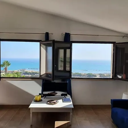 Zina, Terrazza Sul Mediterraneo. Holiday home